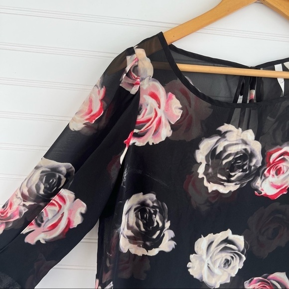 Lc Lauren Conrad rose print dressy top Size Small - Picture 5 of 12